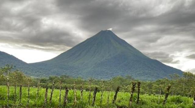Sky Hostel La Fortuna Esterno foto